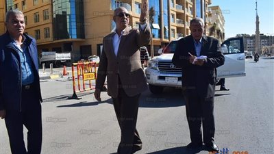 محافظ البحر الأحمر يتفقد طريق الكورنيش بالغردقة (صور)