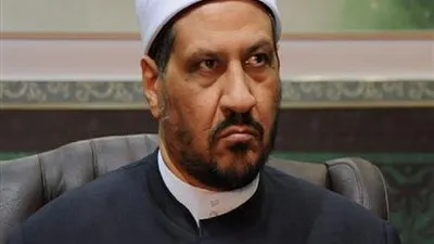 تعرف على حكم الإيماء بالرأس أو الإشارة أثناء الصلاة