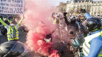 فرنسا: حالات إغماء بين المحتجين في باريس نتيجة لاستخدام قوات الأمن لقنابل الغاز