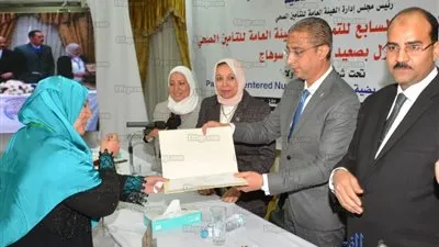 تكريم الممرضات والممرضين المتميزين خلال المؤتمر السنوي للتمريض بسوهاج