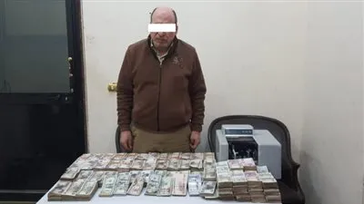 ضبط تاجر ملابس بتهمة الاتجار في النقد الأجنبي بالسوق السوداء بكفر الشيخ