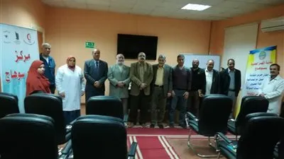 نقيب العلميين بسوهاج يزور مركز الأورام (صور)