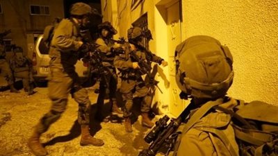 اعتقال 7 فلسطينيين من الضفة الغربية