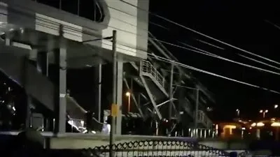 أول فيديو لحادث اصطدام قطار بجسر في أنقرة