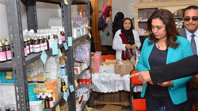 الكشف الطبي علي 2800 مواطن في قافلة مستقبل وطن بدمياط (صور)