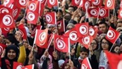 رسميًا.. نشطاء يدشنون السترات الحمراء في تونس