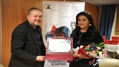 تكريم الفنانة الفلسطينية عرين العمري ضمن فعاليات مهرجان أيام قرطاج المسرحية (صور)