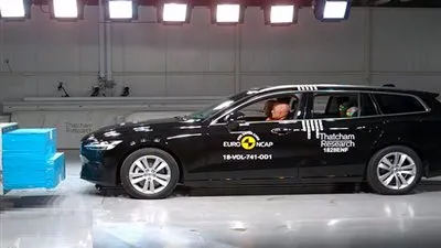 فولفو V60 الجديدة تحصد 5 نجوم باختبارات الأمان الأوروبية (فيديو)