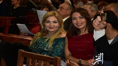 نور اللبنانية والهام شاهين وهالة صدقي مع نجوم الفن يحتفلون بالكريسماس في 