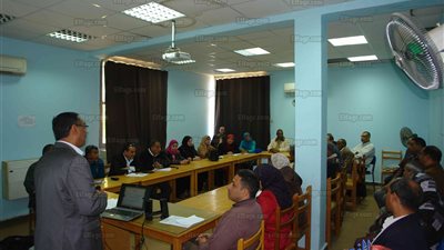 بدء فعاليات البرنامج التدريبي لمديري الإدارات والمديرين العموم بجامعة جنوب الوادي