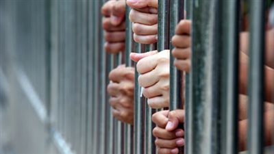 استمرار حبس 7 متهمين بقتل شاب وإلقاء جثته بالنيل في المعادي