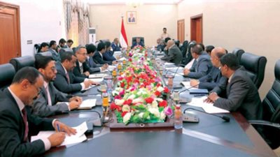 الحكومة اليمنية تدعو لإلزام الحوثيين بتنفيذ اتفاقات السويد