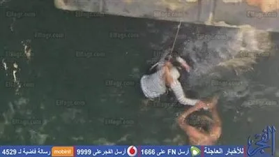 إنقاذ فتاة سقطعت من أعلى كوبري ستانلي أثناء إلتقاطها 