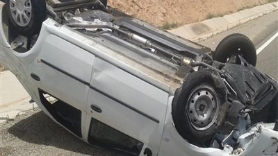 مصرع وإصابة 3 أشخاص اثر انقلاب سيارة بـ