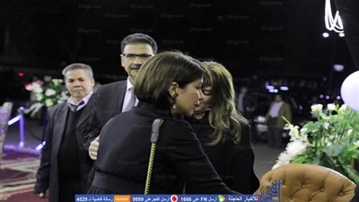 منى زكي وإيمي سالم تشاركان بعزاء الكاتب الراحل إبراهيم سعدة (صور)