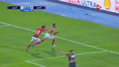 احتفال مثير لمؤمن زكريا بعد احرازه الهدف الثاني للأهلي أمام النجوم (فيديو)  