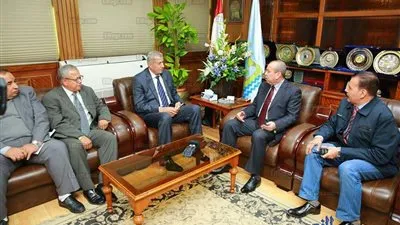 محافظ كفرالشيخ يناقش المخزون الاستراتيجي لإسطوانات الغاز(صور)  