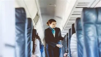 مُضيفة متقاعدة تكشف تفاصيل مُخيفة حول الرحلات الجوية 