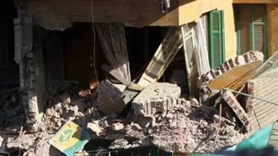 التفاصيل الكاملة لإنقاذ سيدة وابنها بعد انهيار عقارهما في الإسكندرية