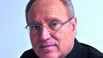 أستاذ مصري بـ