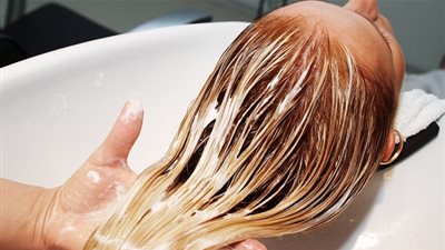 جربي حمام زيت الزيتون لعلاج الشعر التالف