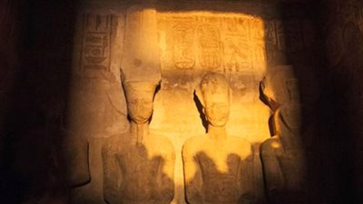 الأقصر تحتفل بتعامد الشمس على قدس الأقداس بمعبد الكرنك