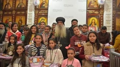 أسقف نجع حمادي يسلم جوائز المهرجان الصيفي لخدمة إبتدائي بالإيبارشية (صور)