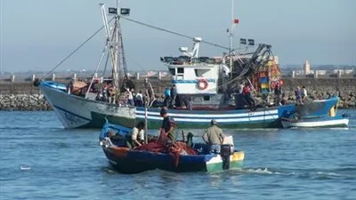 القوات البحرية تنقذ مركب الصيد المستغيث بالبحر الأحمر