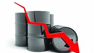 تراجع أسعار النفط إلى أدنى مستوى في أكثر من عام