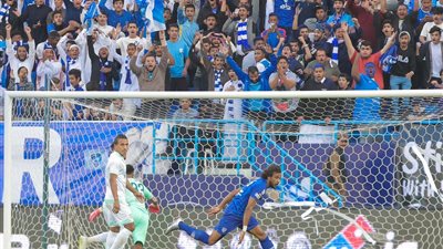 رغم هاتريك السومة.. الهلال يهزم الأهلي في الدوري السعودي