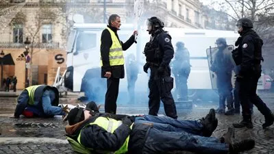 مواجهات بين الشرطة الإسبانية ومتظاهرين في برشلونة