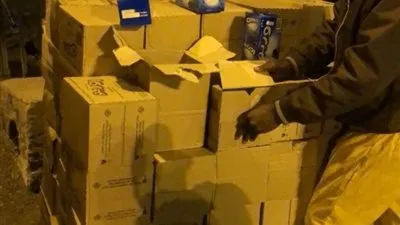 ضبط أكثر من 700 صنف غذائي فاسد على متن مركبة بأبها