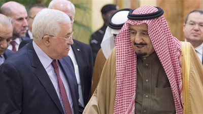 الملك سلمان يتلقى اتصالاً هاتفياً من الرئيس الفلسطيني