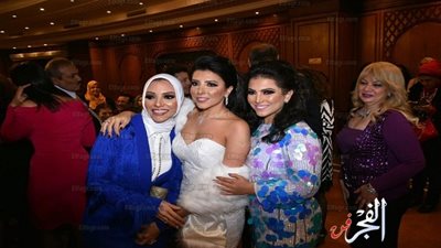 نادية مصطفى وأركان فؤاد يحتفلان بعقد قران نجلتهما 