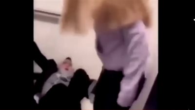 فتاة سورية تتعرض للضرب والتنمر بإحدى الجامعات الأمريكية.. عمرو أديب: 