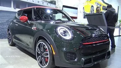 ميني تقدم سيارتها 