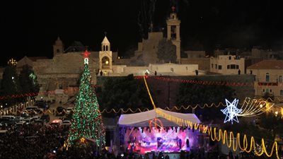 أهالي بيت لحم يضيئون 