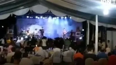 فيديو يرصد لحظة ابتلاع حفل موسيقي بالكامل جراء تسونامى إندونسيا