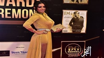 بعد إطلالاتها الجريئة.. طلب غريب لـ رانيا يوسف من صابرين يعرضها للانتقادات