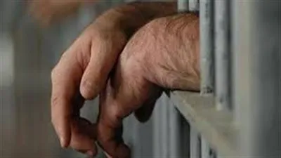 حبس متهم هارب من 102 سنة سجن في التجمع