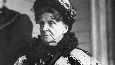 رفضت علاج ابنها وتسبَّبت في قطع رجله.. مليارديرة تدخل موسوعة جينيس كأبخل إنسان في التاريخ