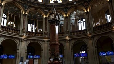 مؤشر البورصة الإسبانية يلامس أدنى مستوى له منذ عامين فى أسبوع الكريسماس