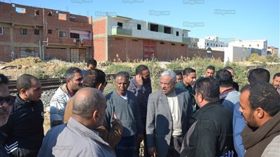 محافظ السويس يكلف باستمرار شفط المياه المتراكمة في منطقة البطراوي (صور) 