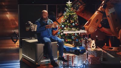 بي إم دبليو تحتفل بالكريسماس على طريقتها الخاصة (فيديو)