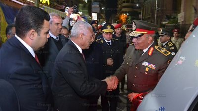 أهالي السويس يهنئون الأقباط بكنيسة العذراء للرهبان الفرنسيسكان بمناسبة أعياد الميلاد (صور)