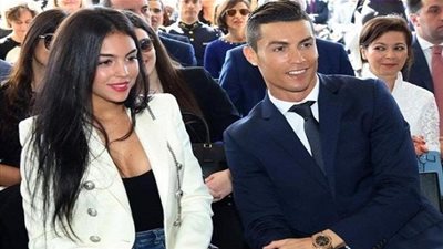 لفتة طيبة من رونالدو وصديقته جورجينا (صورة)