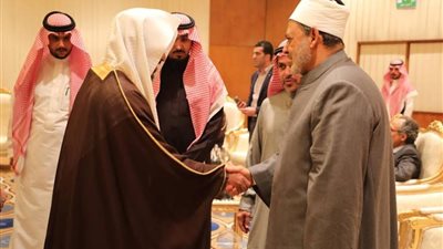 مفتي السعودية وكبار علمائها ومسؤوليها يحتفلون بزيارة شيخ الأزهر لبلادهم