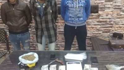 ضبط 3 عاطلين وبحوزتهم كيلو استروكس في المطرية