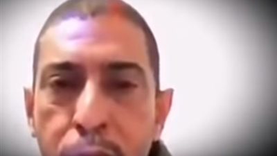 مواطن كويتي يتهم رجال الشرطة بممارسة الجنس مع زوجته أمام عينيه.. والدولة تحقق في الواقعة (فيديو)