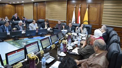 مكافأة 400 جنيه للعاملين بجامعة بني سويف بمناسبة عيد الميلاد 